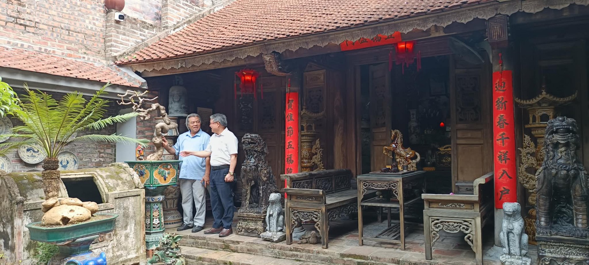 Nghệ nhân Ưu tú Tô Thanh Sơn – Người kể chuyện Bát Tràng bằng đất, lửa và cây Nghệ nhân Ưu tú Tô Thanh Sơn – Người kể chuyện Bát Tràng bằng đất, lửa và cây