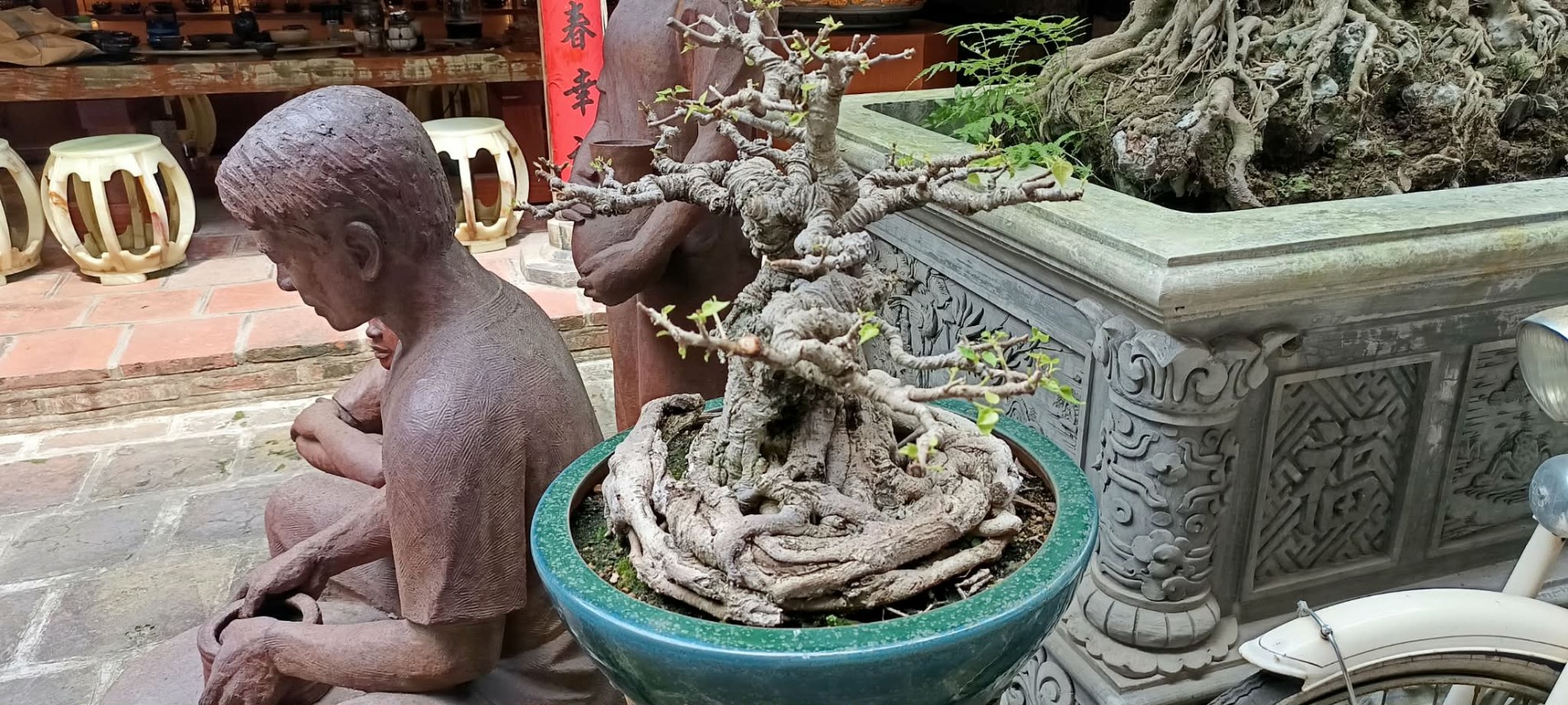 Nghệ nhân Ưu tú Tô Thanh Sơn – Người kể chuyện Bát Tràng bằng đất, lửa và cây Nghệ nhân Ưu tú Tô Thanh Sơn – Người kể chuyện Bát Tràng bằng đất, lửa và cây
