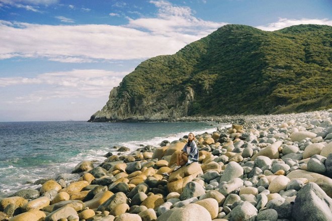 Ít người biết giữa biển Nha Trang có một hòn đảo đẹp và bình yên thế này