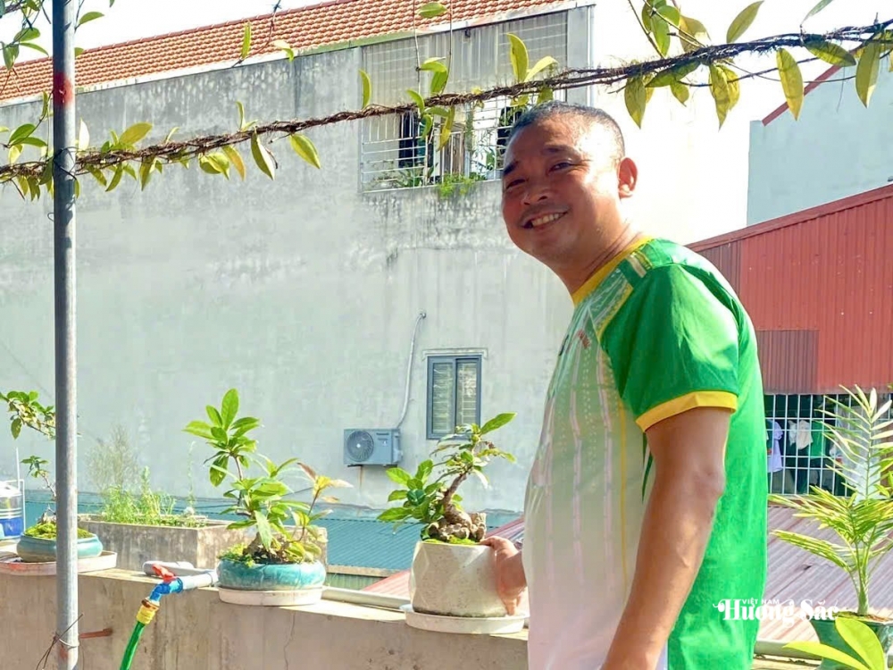 Nguyễn Đức Long: Người thầy giáo vun mầm xanh, lan tỏa tình yêu bonsai Nguyễn Đức Long: Người thầy giáo vun mầm xanh, lan tỏa tình yêu bonsai