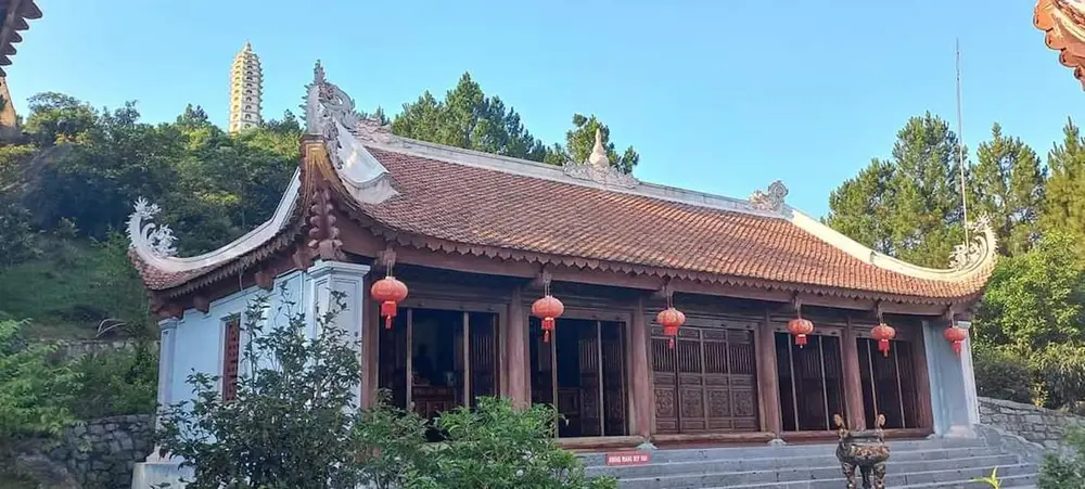 Vẻ đẹp cổ kính của ngôi chùa nằm giữa non nước Hồng Lĩnh Vẻ đẹp cổ kính của ngôi chùa nằm giữa non nước Hồng Lĩnh