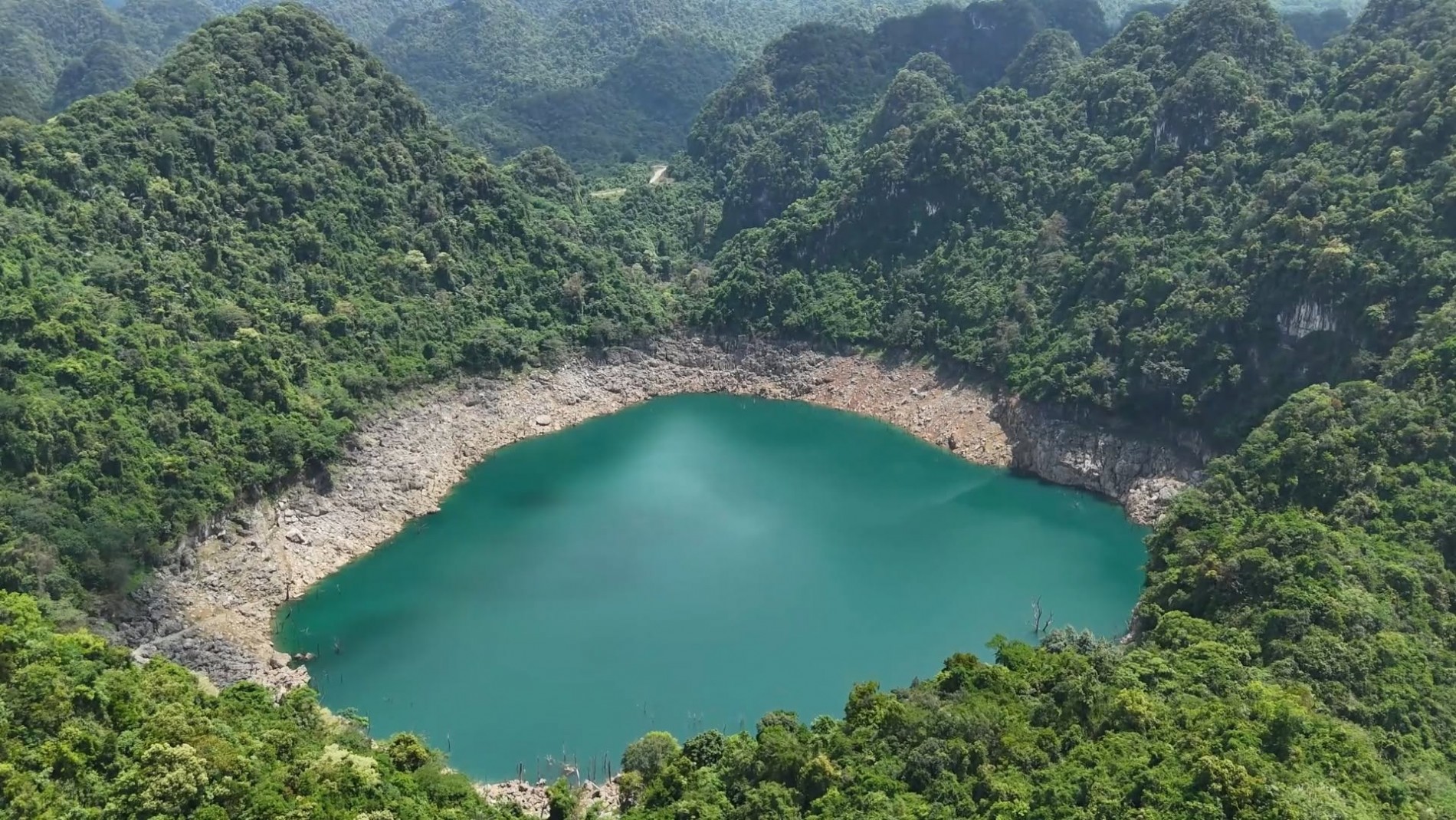 Một miền đất Mường bên hồ Hòa Bình: Cảnh sắc hùng vĩ, văn hóa nguyên bản Một miền đất Mường bên hồ Hòa Bình: Cảnh sắc hùng vĩ, văn hóa nguyên bản