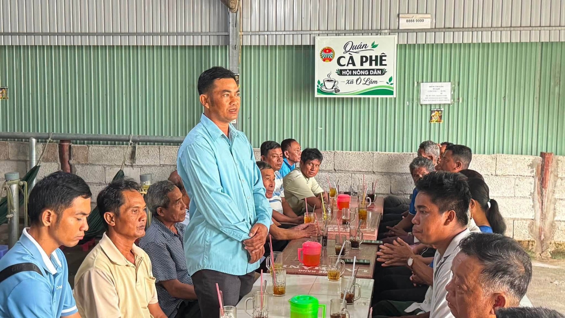 Quán cà phê thành nơi nông dân An Giang bàn giá phân, giống lúa, đầu ra nông sản