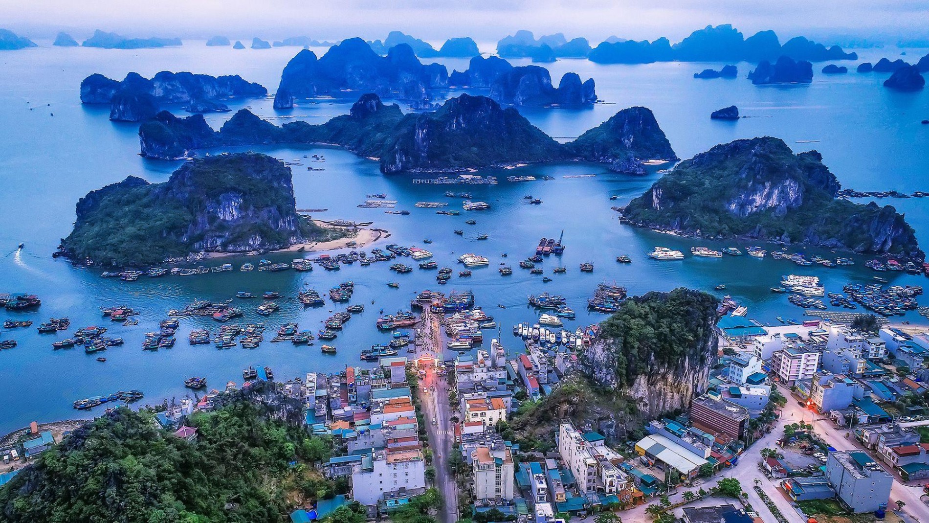 Quảng Ninh – từ tỉnh biên giới, biển đảo đến thành phố trực thuộc Trung ương: mở ra một chu kỳ phát triển mới Quảng Ninh – từ tỉnh biên giới, biển đảo đến thành phố trực thuộc Trung ương: mở ra một chu kỳ phát triển mới