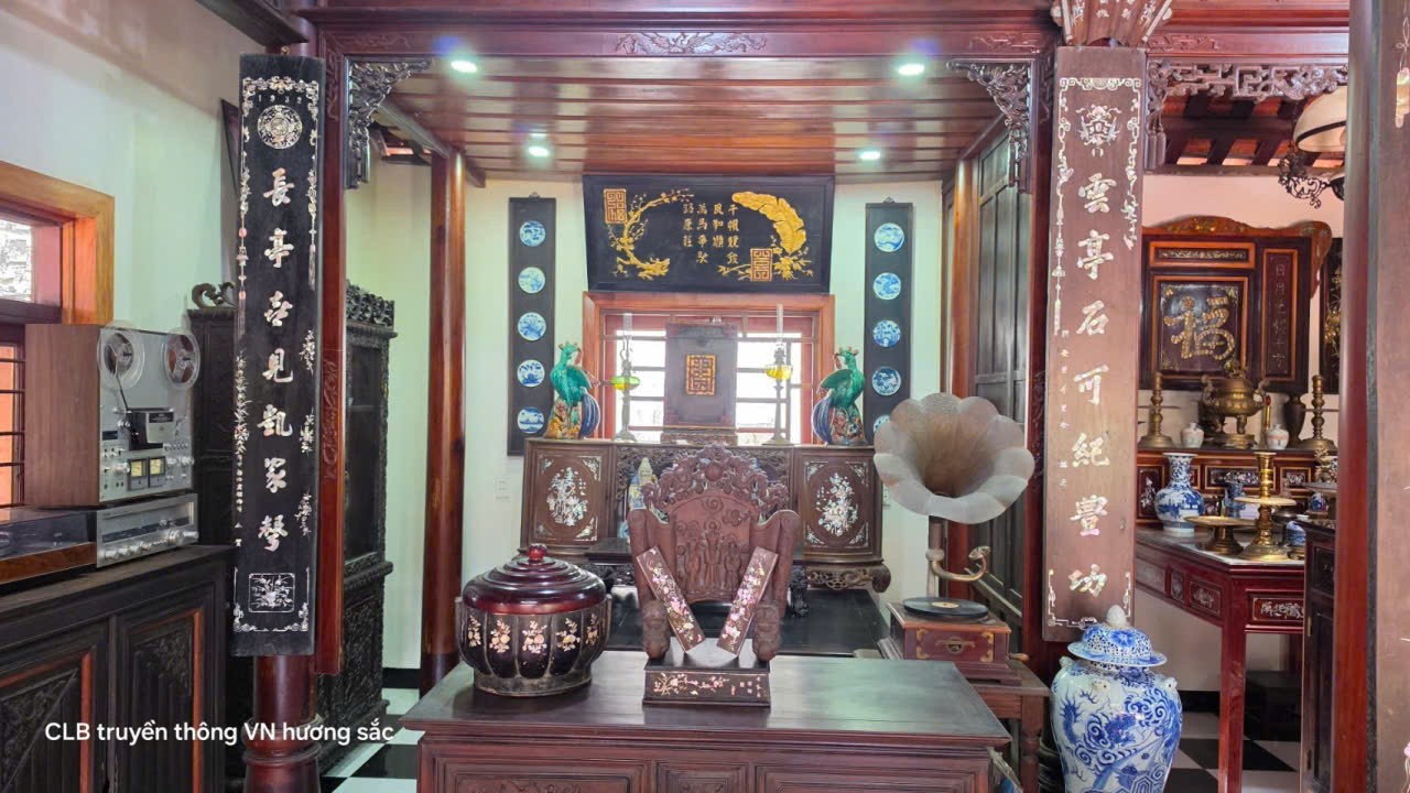 Về Quảng Trị, ghé ngôi nhà nơi cây cảnh và cổ vật kể chuyện thời gian Về Quảng Trị, ghé ngôi nhà nơi cây cảnh và cổ vật kể chuyện thời gian
