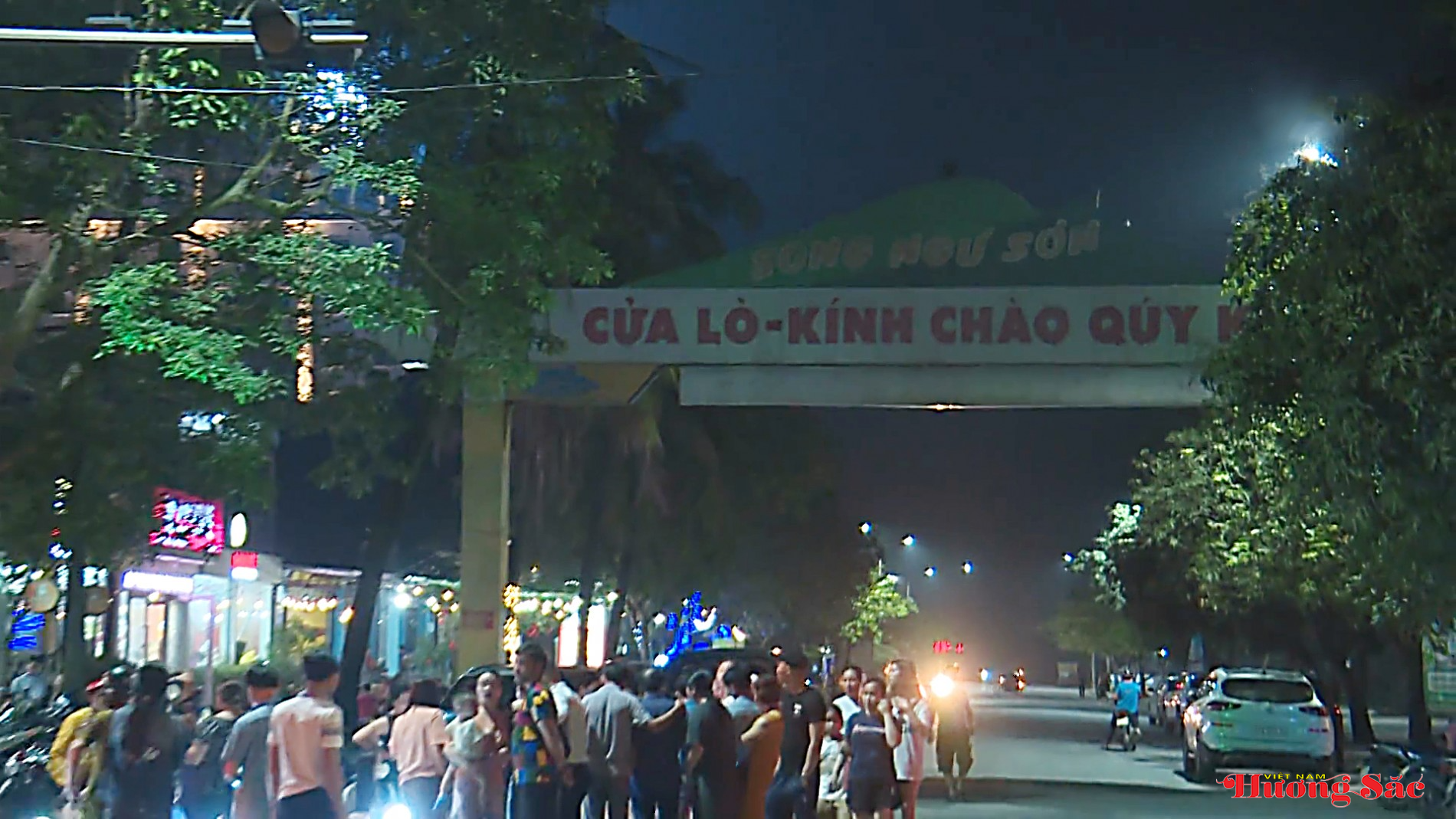 Đặc sản chợ đêm Cửa Lò bán theo mớ, hút khách trải nghiệm giữa lòng phố biển