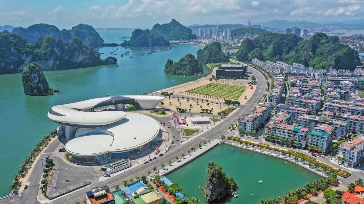 Quảng Ninh – từ một tỉnh mạnh đến thành phố trực thuộc Trung ương: Dấu mốc lịch sử và yêu cầu kiến tạo một không gian phát triển mới Quảng Ninh – từ một tỉnh mạnh đến thành phố trực thuộc Trung ương: Dấu mốc lịch sử và yêu cầu kiến tạo một không gian phát triển mới