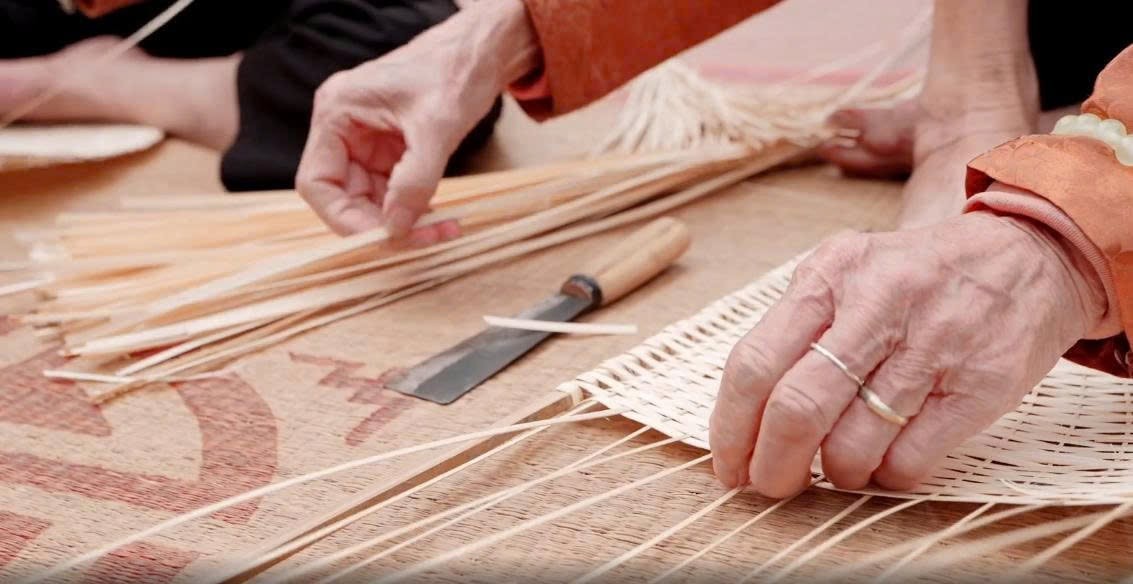 Nghề đan quạt nan – Nét đẹp nghề thủ công truyền thống ở thôn Chiền (Hà Nội) Nghề đan quạt nan – Nét đẹp nghề thủ công truyền thống ở thôn Chiền (Hà Nội)