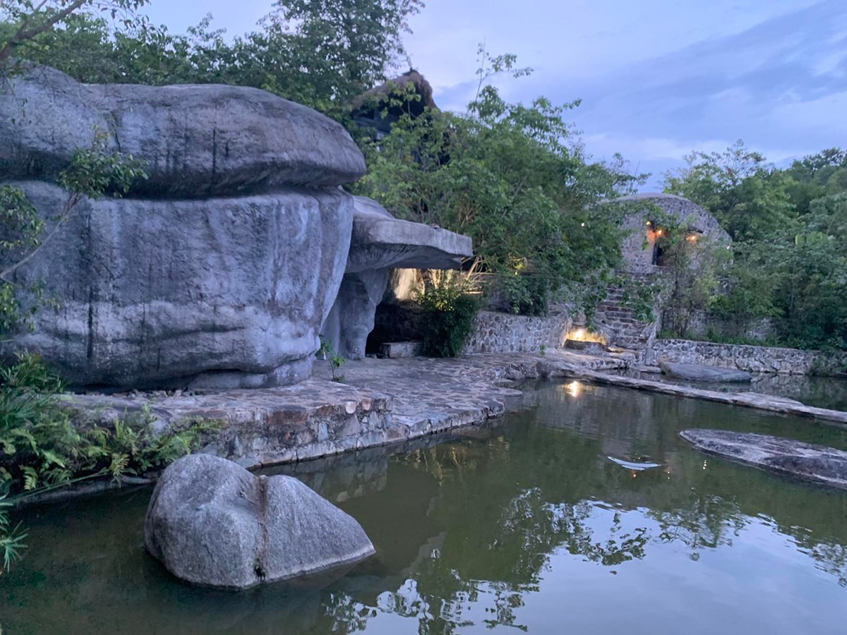 Không gian sống bằng đá giữa rừng của ông Đặng Lê Nguyên Vũ Không gian sống bằng đá giữa rừng của ông Đặng Lê Nguyên Vũ