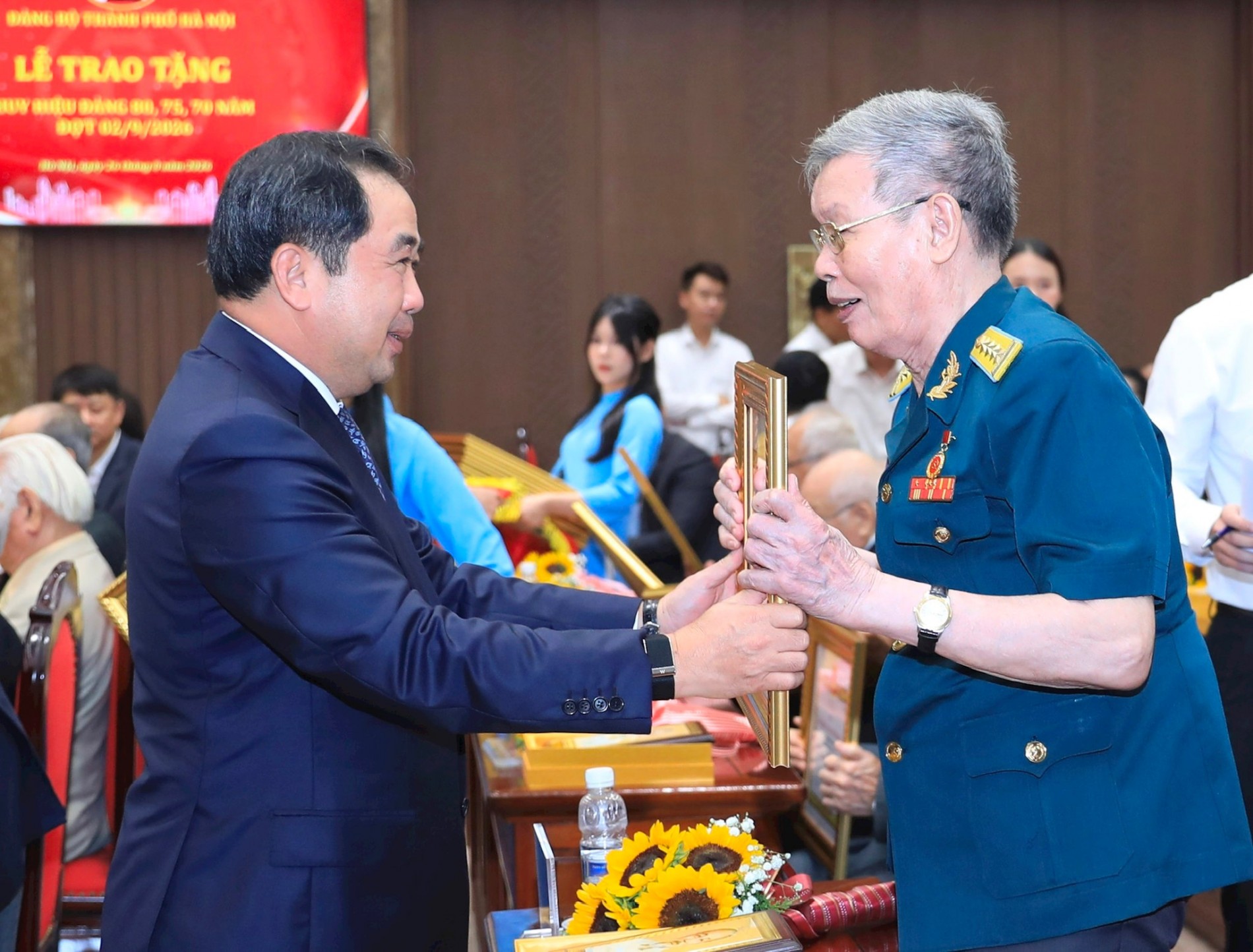 Tổng Bí thư, Chủ tịch nước Tô Lâm dự Lễ trao Huy hiệu Đảng tại Hà Nội Tổng Bí thư, Chủ tịch nước Tô Lâm dự Lễ trao Huy hiệu Đảng tại Hà Nội