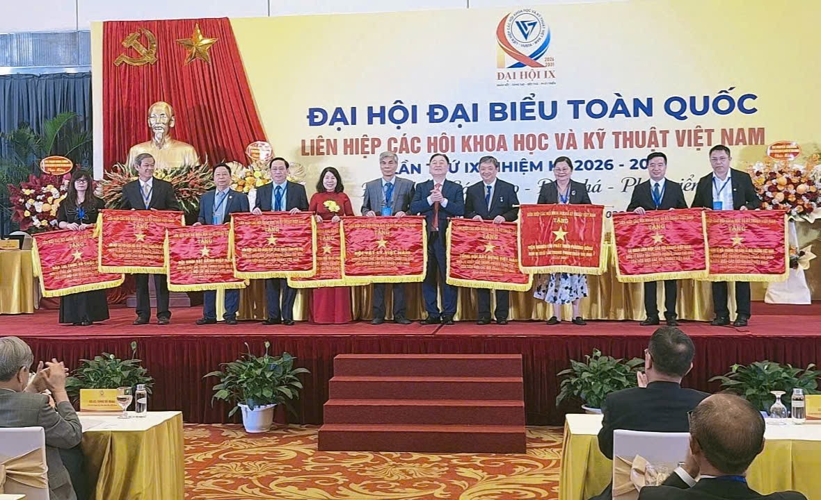 Hội Sinh vật cảnh Việt Nam được vinh danh tại Đại hội IX Liên hiệp các Hội Khoa học và Kỹ thuật Việt Nam Hội Sinh vật cảnh Việt Nam được vinh danh tại Đại hội IX Liên hiệp các Hội Khoa học và Kỹ thuật Việt Nam