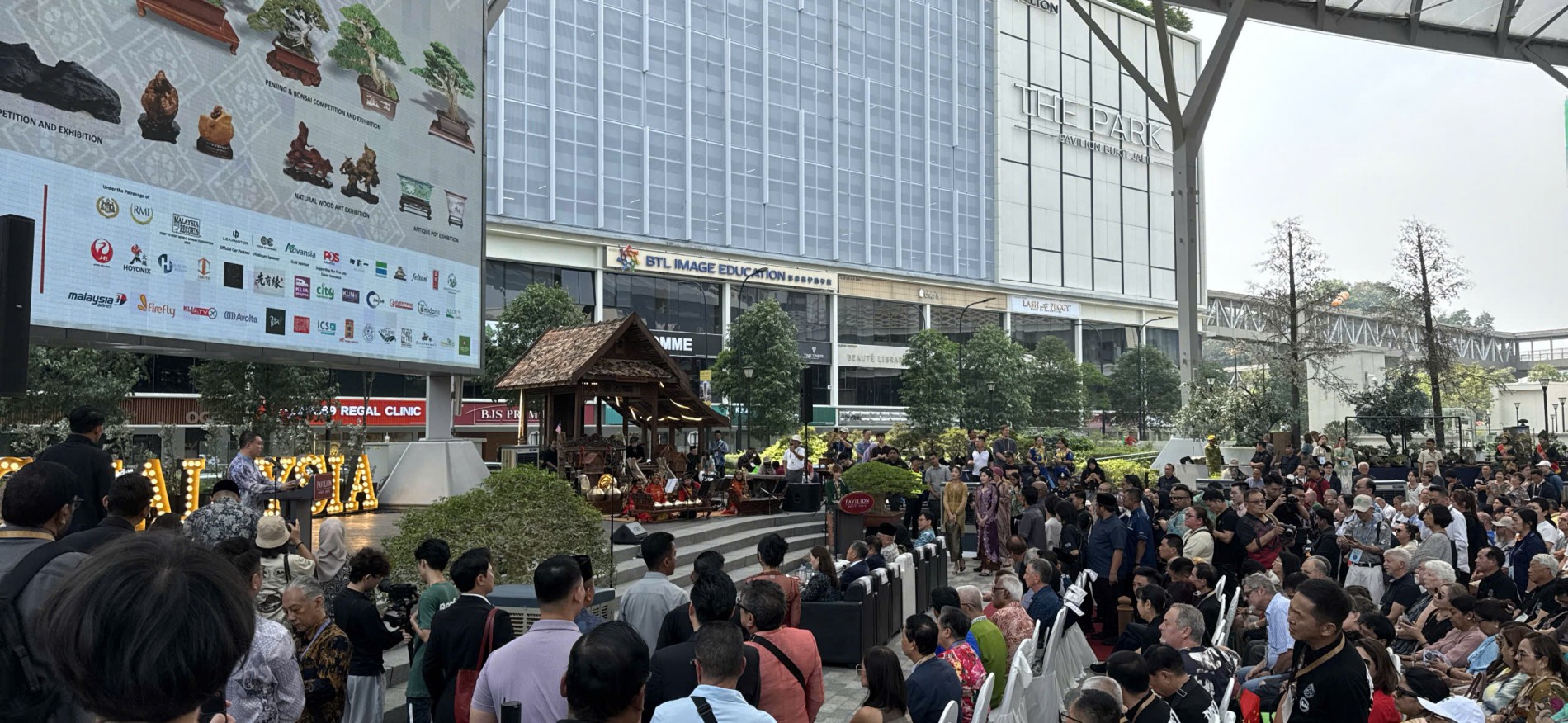 Hội Sinh vật cảnh Việt Nam tham dự Triển lãm Bonsai Thế giới tại Malaysia Hội Sinh vật cảnh Việt Nam tham dự Triển lãm Bonsai Thế giới tại Malaysia