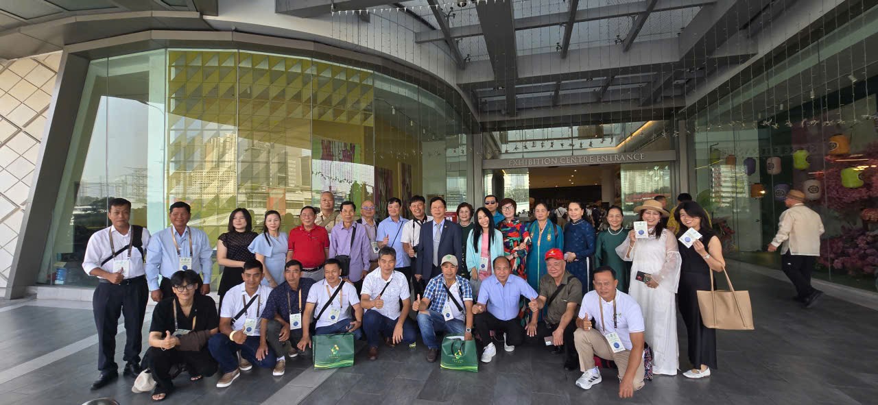 Hội Sinh vật cảnh Việt Nam tham dự Triển lãm Bonsai Thế giới tại Malaysia Hội Sinh vật cảnh Việt Nam tham dự Triển lãm Bonsai Thế giới tại Malaysia