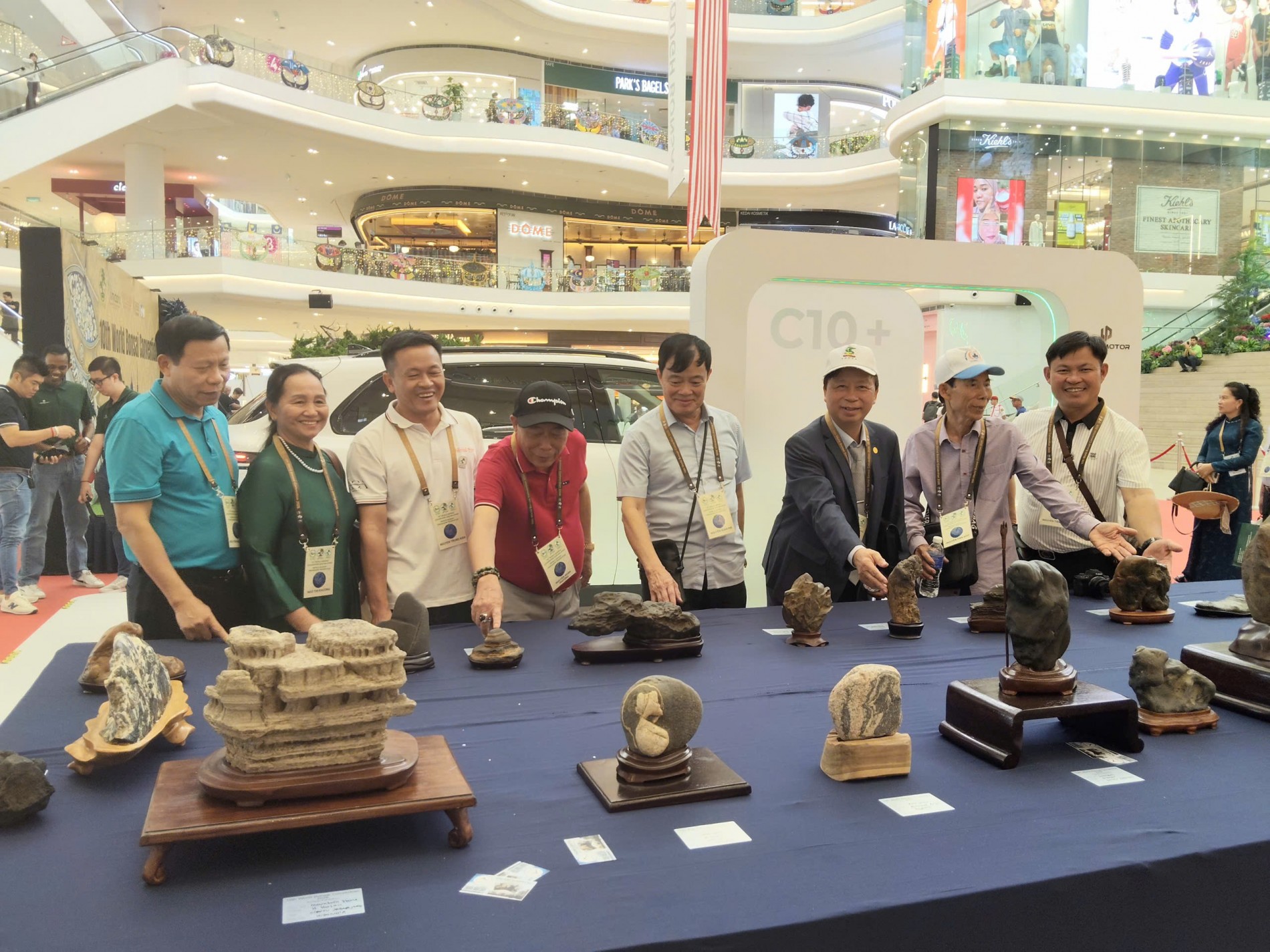 Hội Sinh vật cảnh Việt Nam được vinh danh tại Triển lãm Bonsai & Suiseki Thế giới lần thứ X Hội Sinh vật cảnh Việt Nam được vinh danh tại Triển lãm Bonsai & Suiseki Thế giới lần thứ X