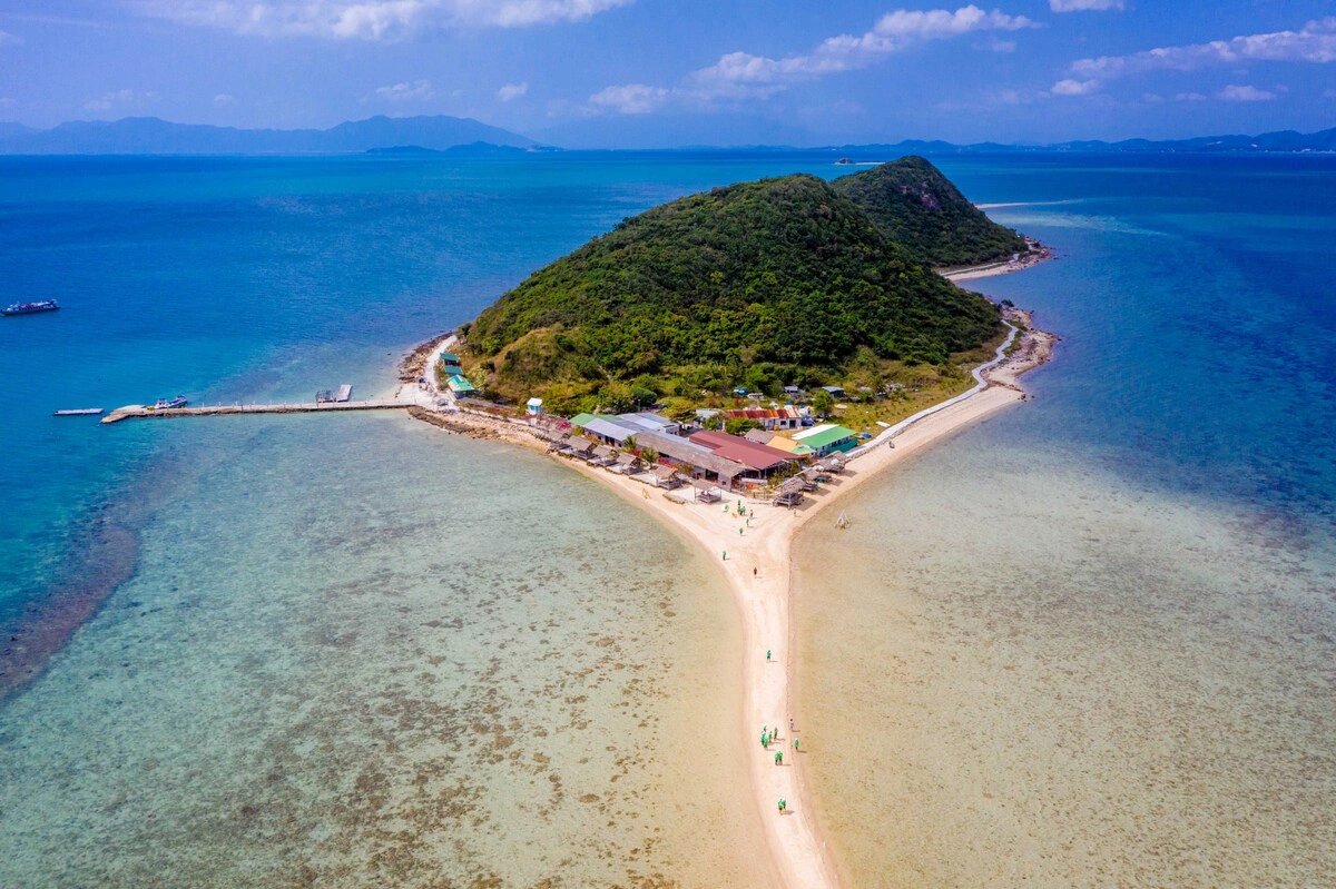 Điệp Sơn: Tuyệt tác đường đi giữa biển độc nhất vô nhị ở Khánh Hòa Điệp Sơn: Tuyệt tác đường đi giữa biển độc nhất vô nhị ở Khánh Hòa