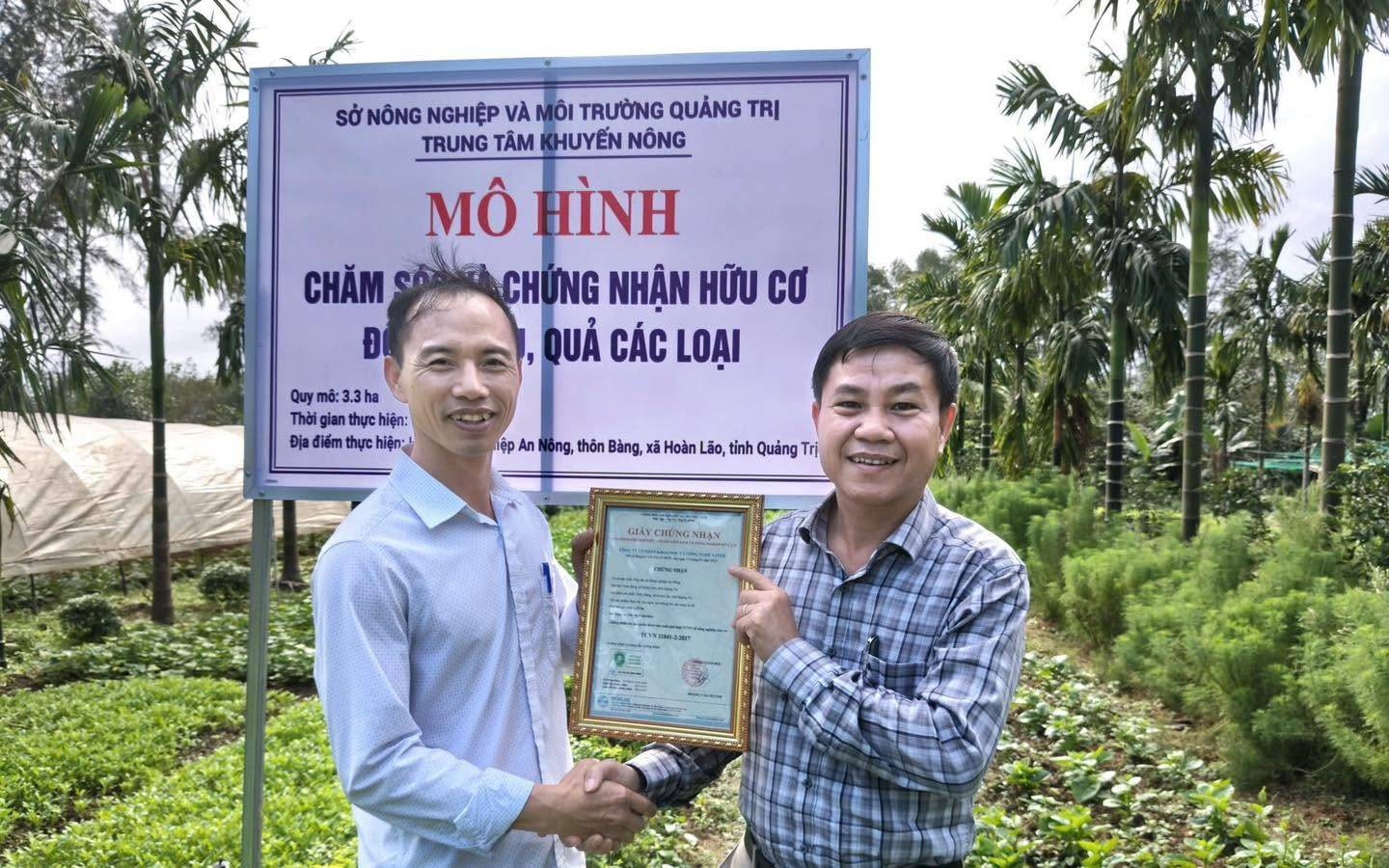 Khu vườn đa tầng giữa vùng gió Lào, quanh năm có rau sạch thu hoạch Khu vườn đa tầng giữa vùng gió Lào, quanh năm có rau sạch thu hoạch