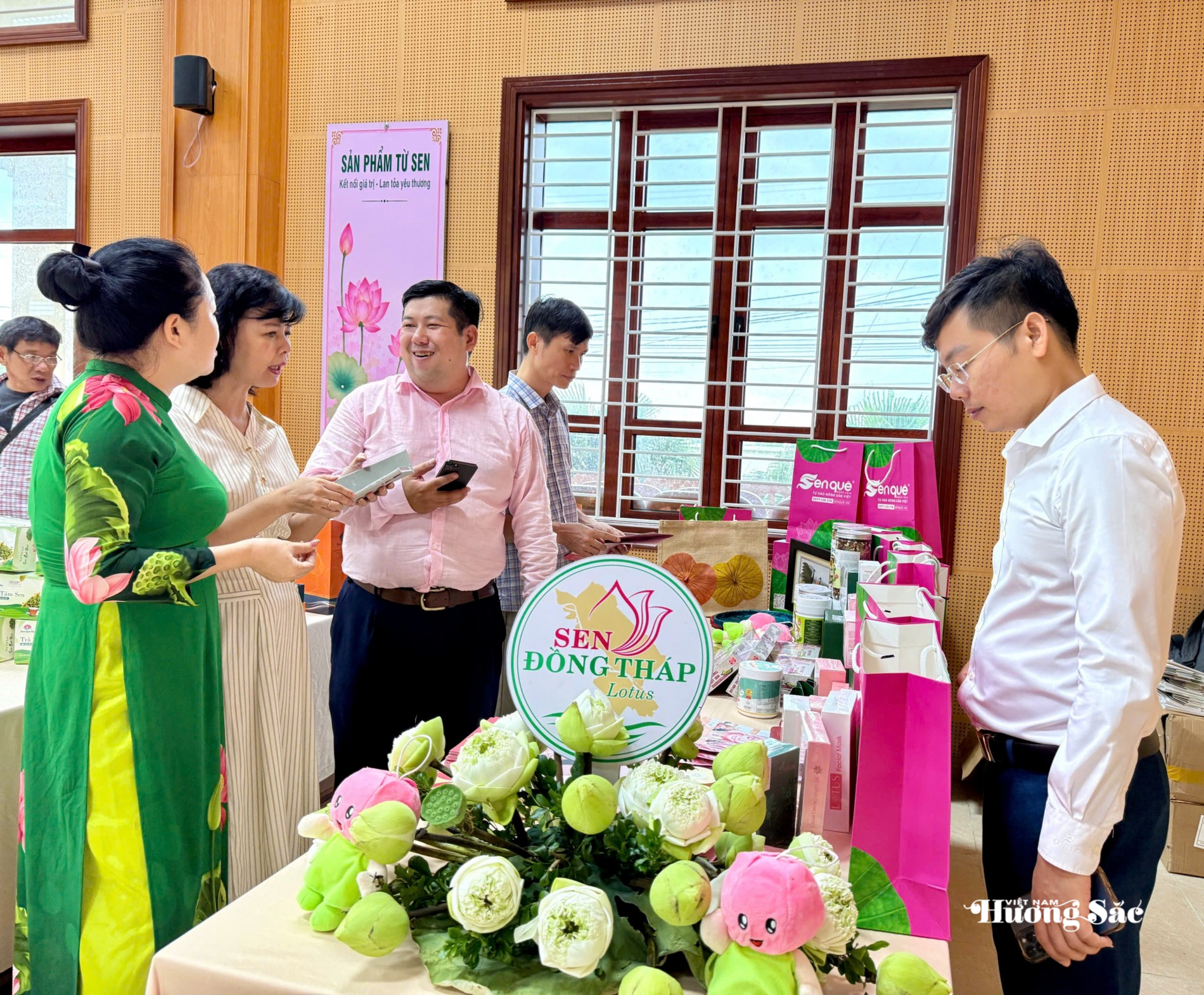 Sen - Từ hương sắc truyền thống đến giá trị kinh tế đa chiều Sen - Từ hương sắc truyền thống đến giá trị kinh tế đa chiều