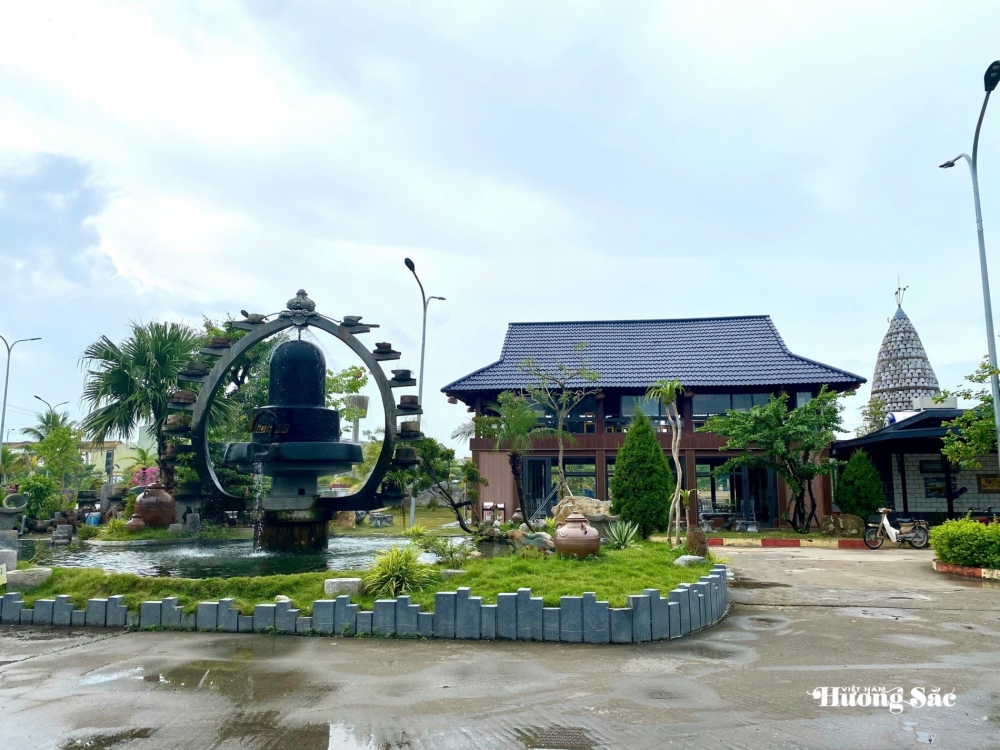 Tháp Thần Nông - Khi ký ức làng quê được dựng thành biểu tượng Tháp Thần Nông - Khi ký ức làng quê được dựng thành biểu tượng