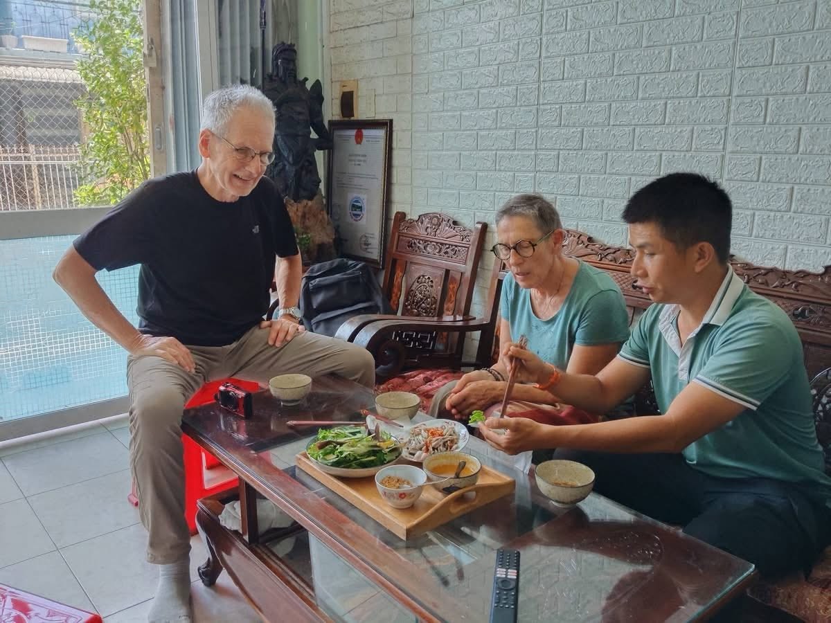 Giữ nghề nước mắm Nam Ô qua 4 thế hệ, thầy giáo Đà Nẵng được vinh danh Giữ nghề nước mắm Nam Ô qua 4 thế hệ, thầy giáo Đà Nẵng được vinh danh