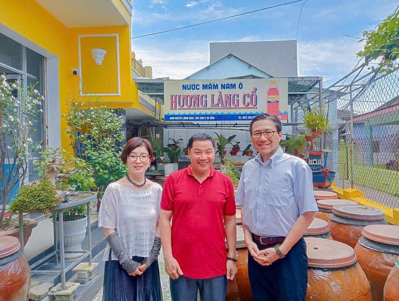 Giữ nghề nước mắm Nam Ô qua 4 thế hệ, thầy giáo Đà Nẵng được vinh danh Giữ nghề nước mắm Nam Ô qua 4 thế hệ, thầy giáo Đà Nẵng được vinh danh