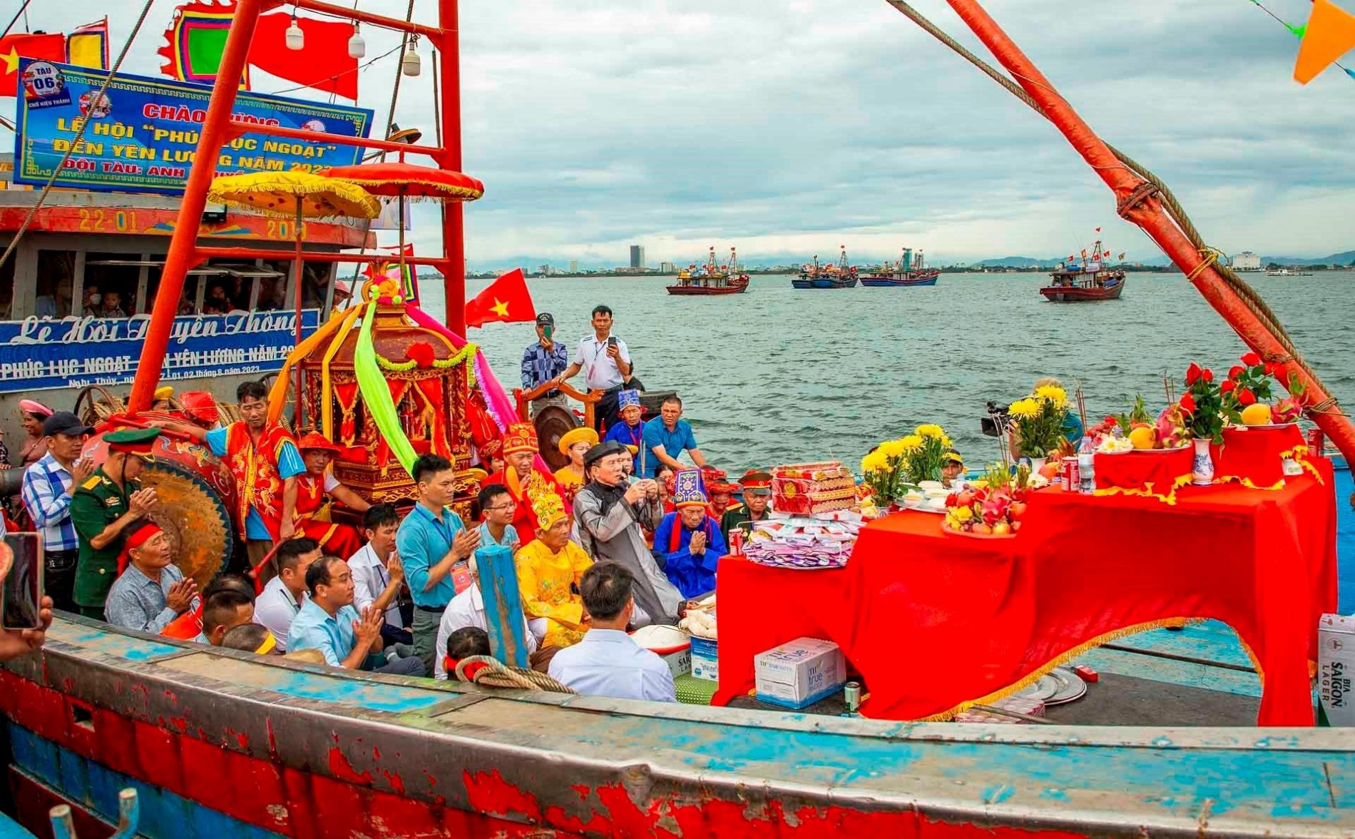 Hơn 400 năm gìn giữ một lễ hội của cư dân biển Cửa Lò Hơn 400 năm gìn giữ một lễ hội của cư dân biển Cửa Lò