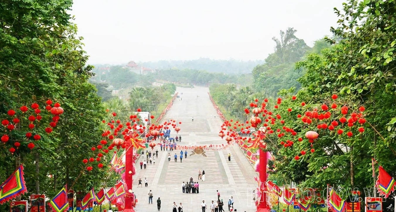 Tượng đài “Bác Hồ với ngày hội non sông”: Tiếp nối mạch nguồn dựng nước, giữ nước Tượng đài “Bác Hồ với ngày hội non sông”: Tiếp nối mạch nguồn dựng nước, giữ nước