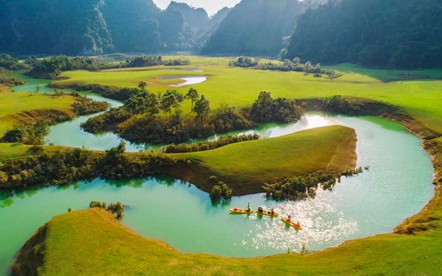 Thảo nguyên 100 ha ở Lạng Sơn: Mùa khô thả ngựa, mùa nước chèo kayak Thảo nguyên 100 ha ở Lạng Sơn: Mùa khô thả ngựa, mùa nước chèo kayak