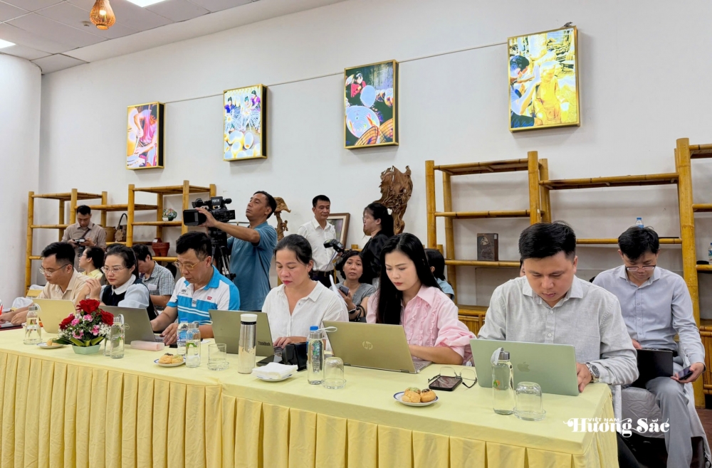 Tinh hoa làng nghề Việt: Từ giá trị truyền thống đến sức sống mới Tinh hoa làng nghề Việt: Từ giá trị truyền thống đến sức sống mới
