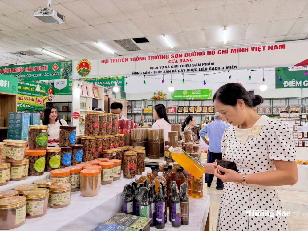 Tinh hoa làng nghề Việt: Từ giá trị truyền thống đến sức sống mới Tinh hoa làng nghề Việt: Từ giá trị truyền thống đến sức sống mới