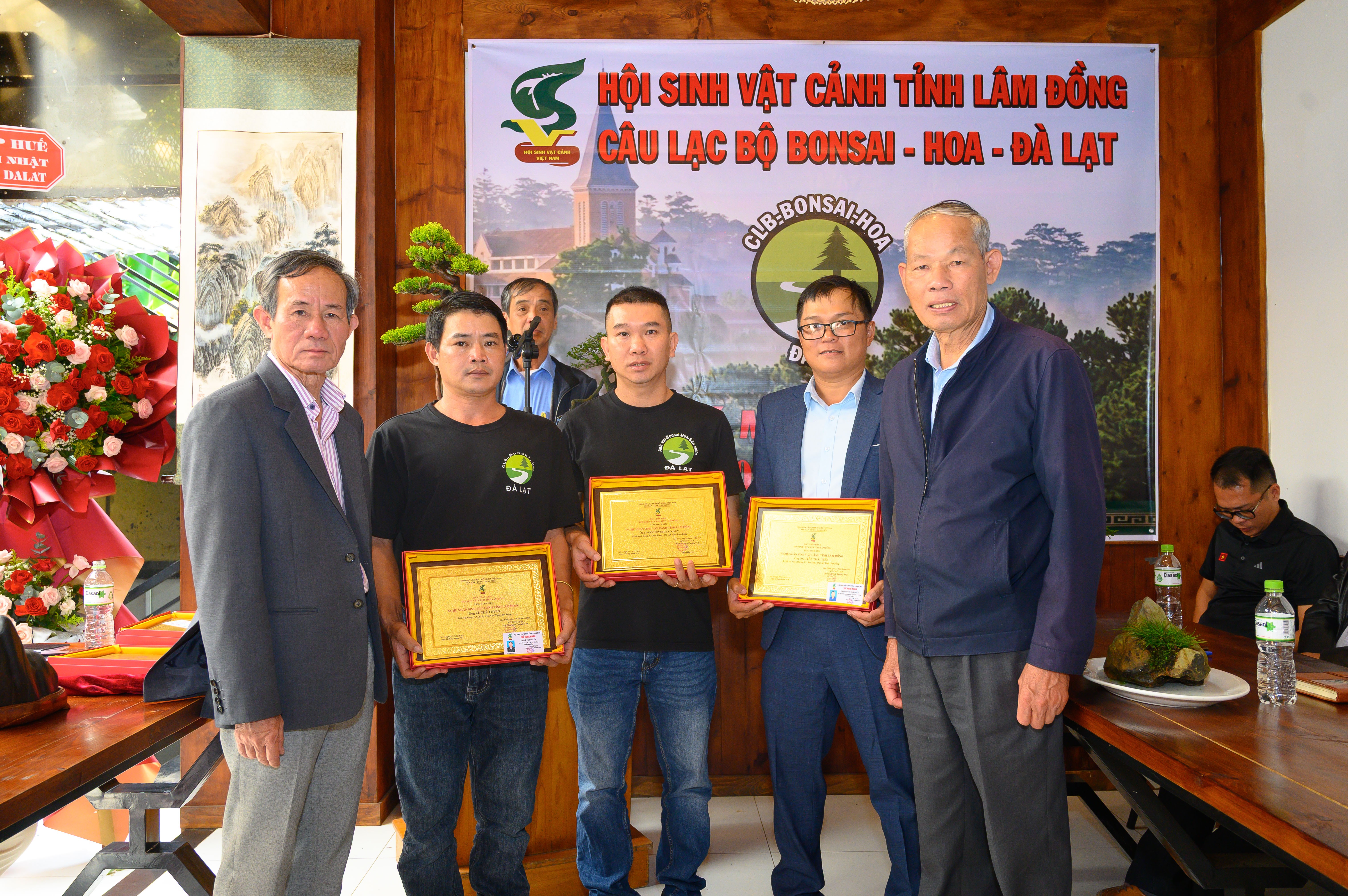 CLB Bonsai Hoa Đà Lạt nhìn lại hành trình 6 năm tạo dựng một sân chơi xanh CLB Bonsai Hoa Đà Lạt nhìn lại hành trình 6 năm tạo dựng một sân chơi xanh