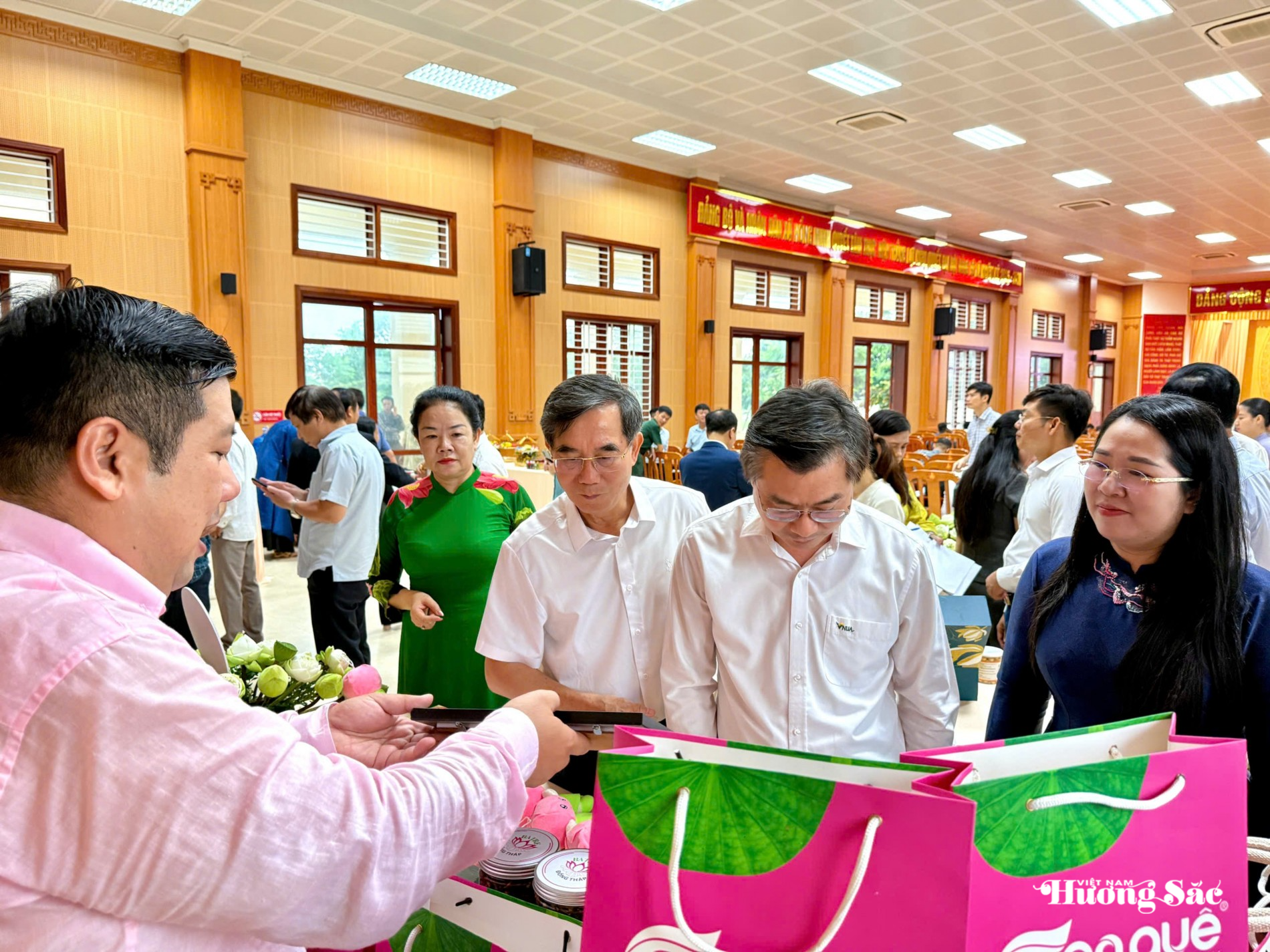 Sen Đồng Tháp: Từ giá trị bản địa đến khát vọng dẫn dắt ngành sen Việt Nam Sen Đồng Tháp: Từ giá trị bản địa đến khát vọng dẫn dắt ngành sen Việt Nam