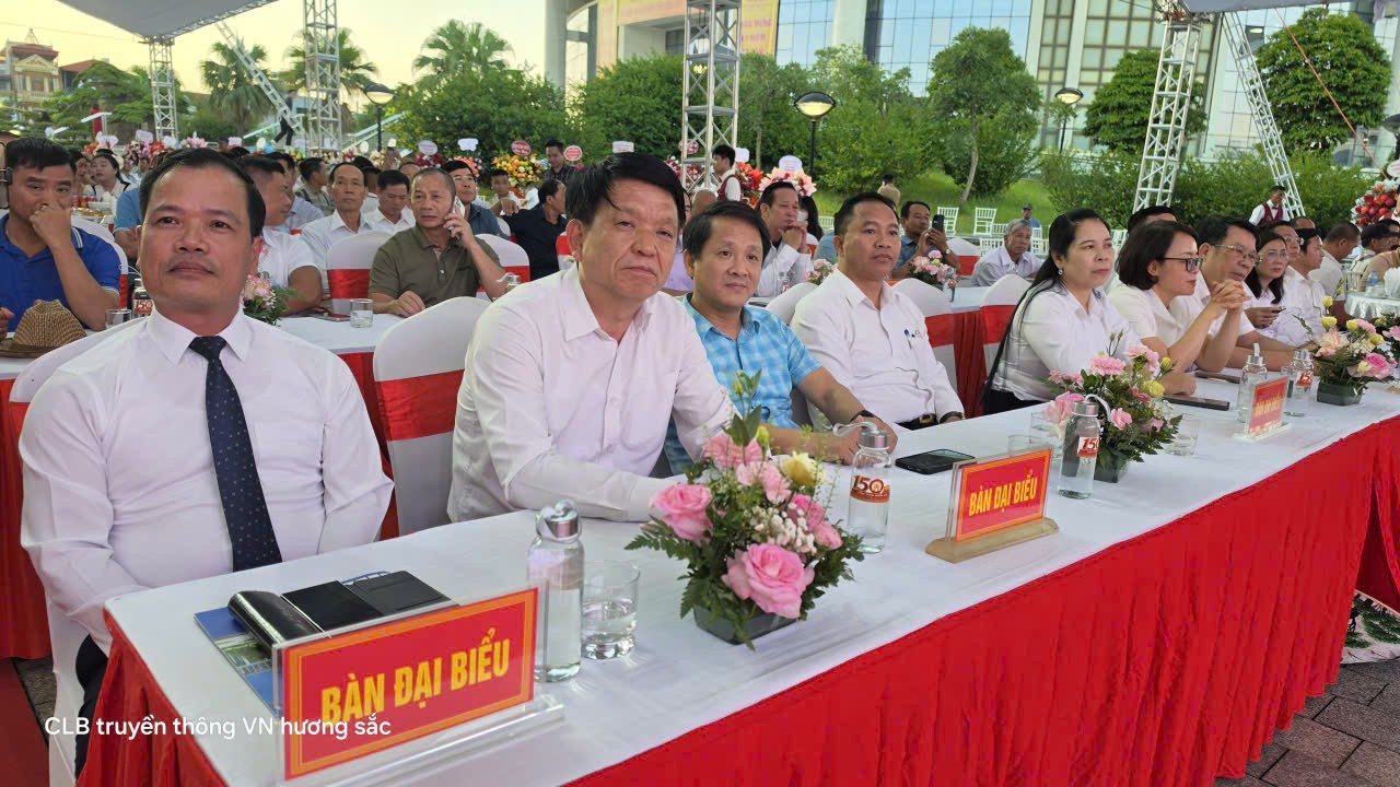 Khai mạc triển lãm Cây cảnh nghệ thuật Đông Anh: Nơi hội tụ tinh hoa sinh vật cảnh Thủ đô Khai mạc triển lãm Cây cảnh nghệ thuật Đông Anh: Nơi hội tụ tinh hoa sinh vật cảnh Thủ đô