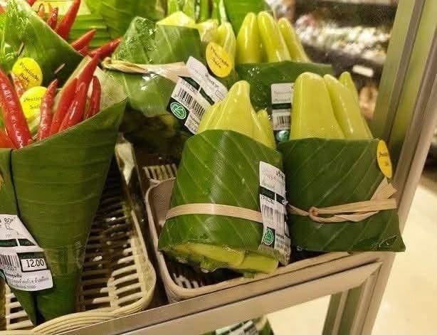 Siêu thị Thái Lan dùng lá chuối thay bao bì nhựa, mở hướng cho bán lẻ xanh