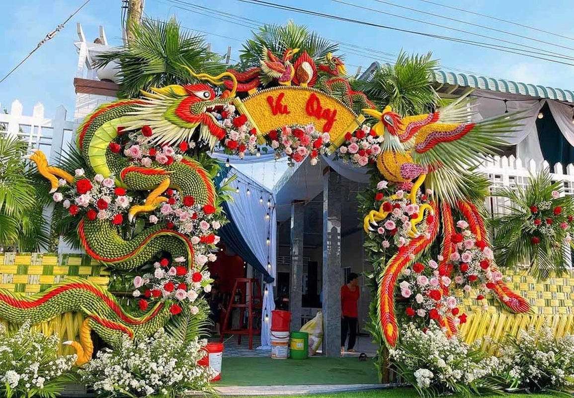 Cổng cưới rồng phụng từ hoa trái tự nhiên, nét độc đáo của miền Tây Cổng cưới rồng phụng từ hoa trái tự nhiên, nét độc đáo của miền Tây