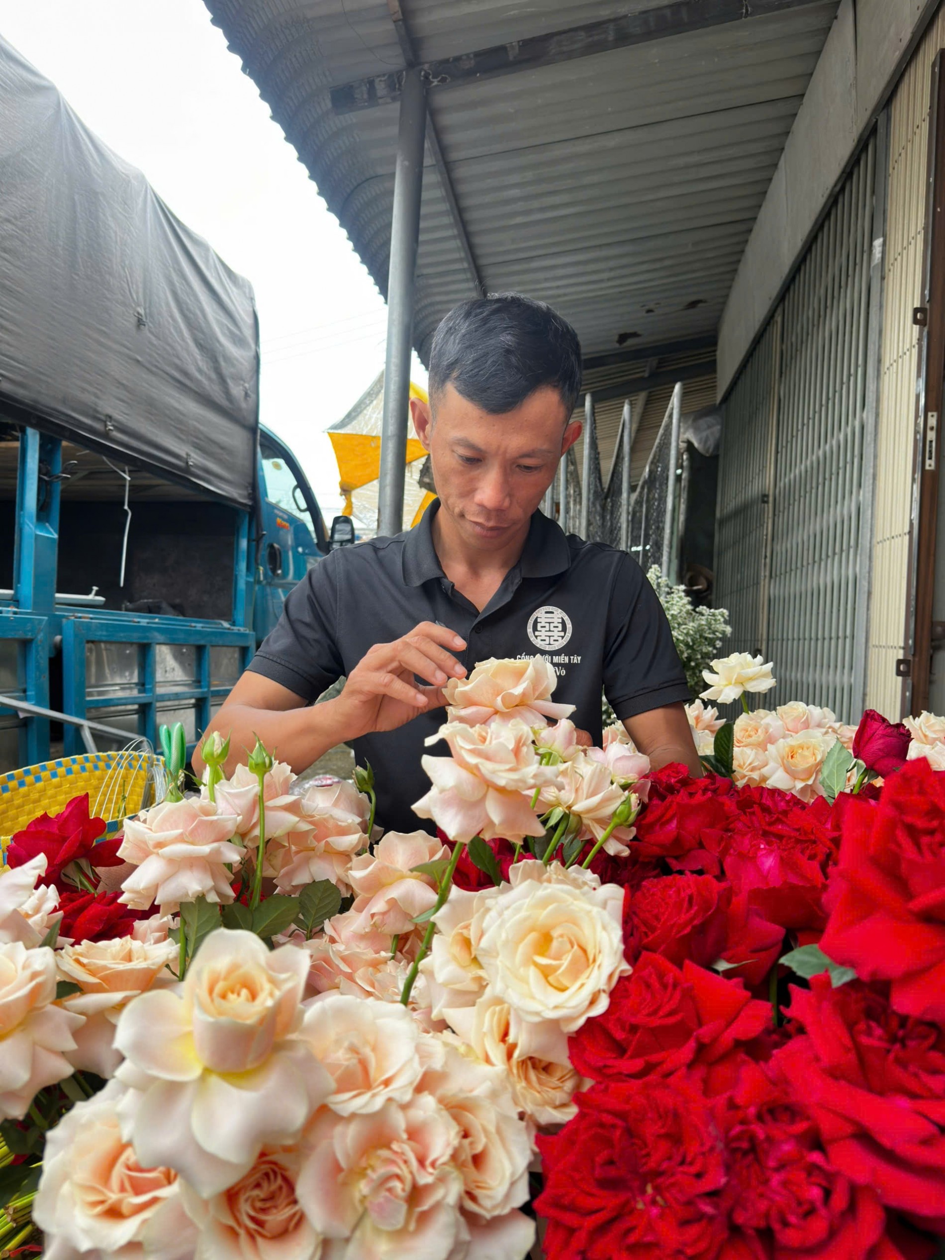 Cổng cưới rồng phụng từ hoa trái tự nhiên, nét độc đáo của miền Tây Cổng cưới rồng phụng từ hoa trái tự nhiên, nét độc đáo của miền Tây