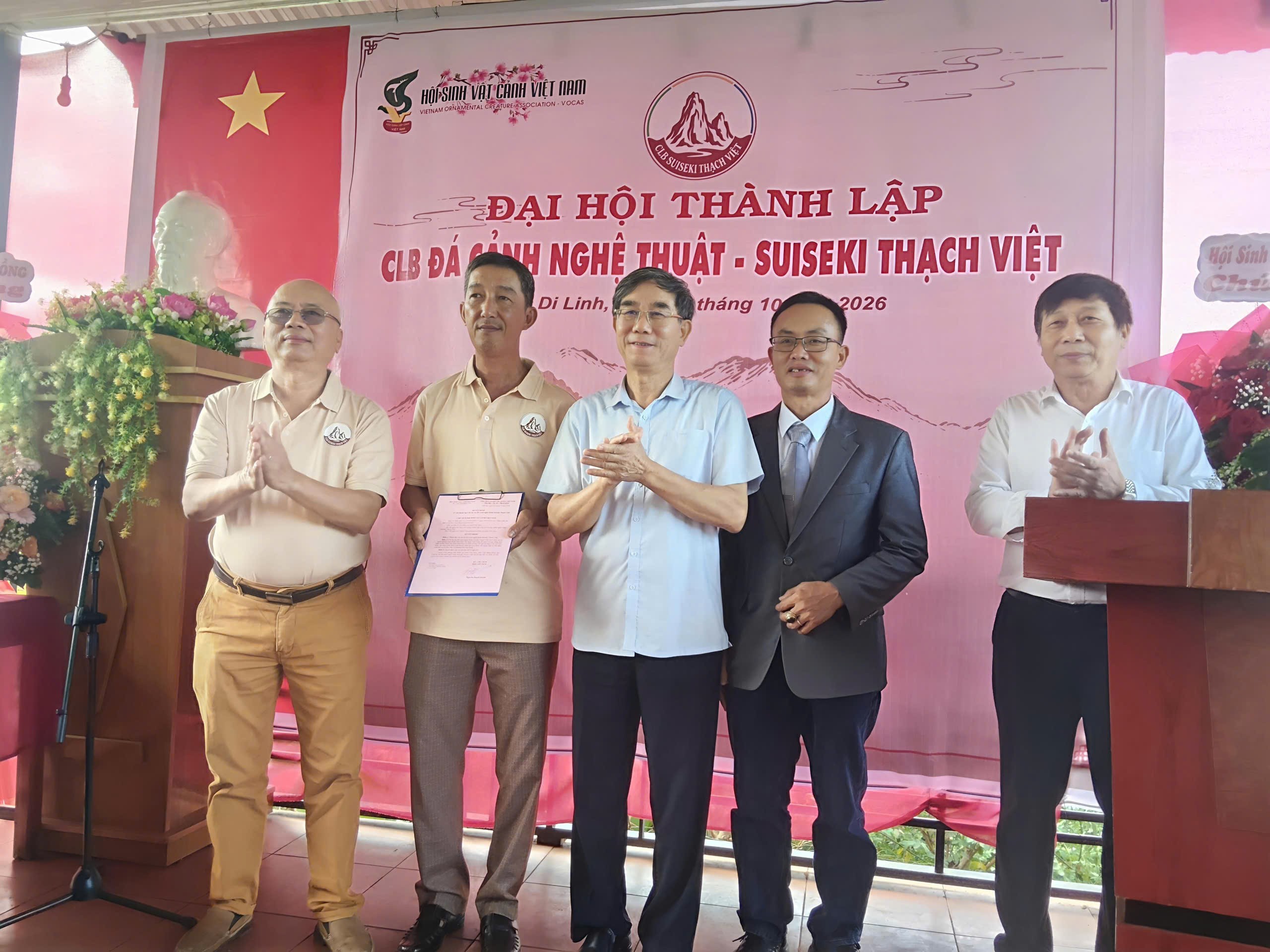 Đại hội thành lập CLB Đá cảnh nghệ thuật – Suiseki Thạch Việt: dấu mốc mới trong hành trình phát triển nghệ thuật đá cảnh Việt Nam Đại hội thành lập CLB Đá cảnh nghệ thuật – Suiseki Thạch Việt: dấu mốc mới trong hành trình phát triển nghệ thuật đá cảnh Việt Nam