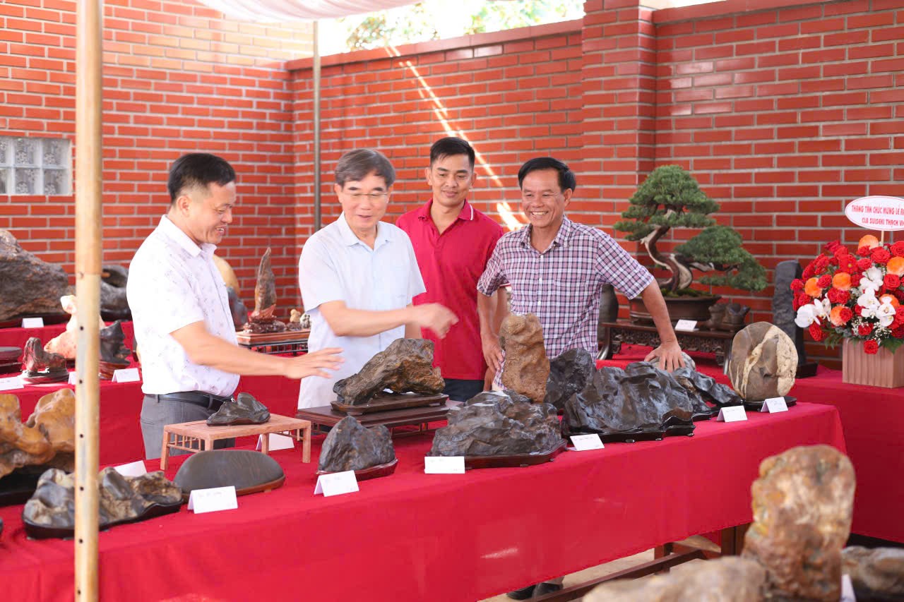 Đại hội thành lập CLB Đá cảnh nghệ thuật – Suiseki Thạch Việt: dấu mốc mới trong hành trình phát triển nghệ thuật đá cảnh Việt Nam Đại hội thành lập CLB Đá cảnh nghệ thuật – Suiseki Thạch Việt: dấu mốc mới trong hành trình phát triển nghệ thuật đá cảnh Việt Nam