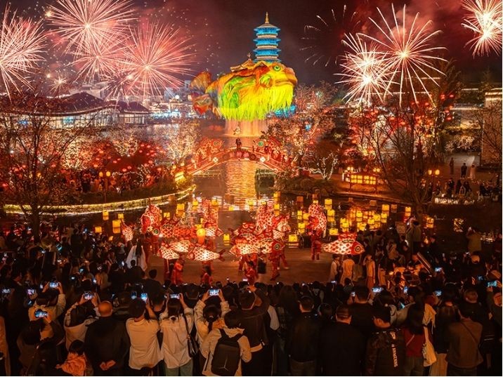 Du lịch đêm mở hướng phát triển kinh tế cho làng cổ Vụ Nguyên