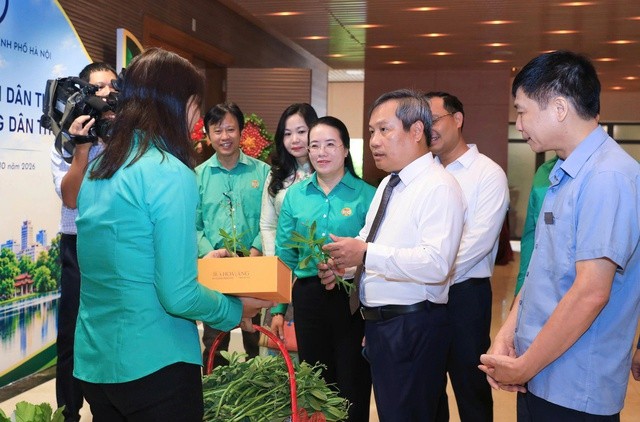 Hà Nội đối thoại với nông dân, tháo gỡ khó khăn trong phát triển nông nghiệp xanh, bền vững Hà Nội đối thoại với nông dân, tháo gỡ khó khăn trong phát triển nông nghiệp xanh, bền vững