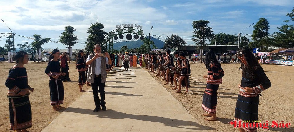 Gia Lai rực rỡ mùa hoa dã quỳ – Hẹn nhau về miền đại ngàn Chư Đăng Ya