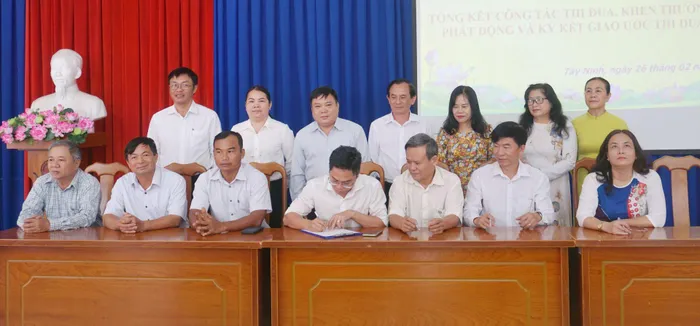 Các hội ký kết giao ước thi đua năm 2024.